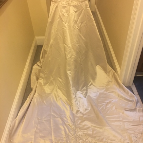 2 Be Brides Wedding Dress - Picture 6 of 6